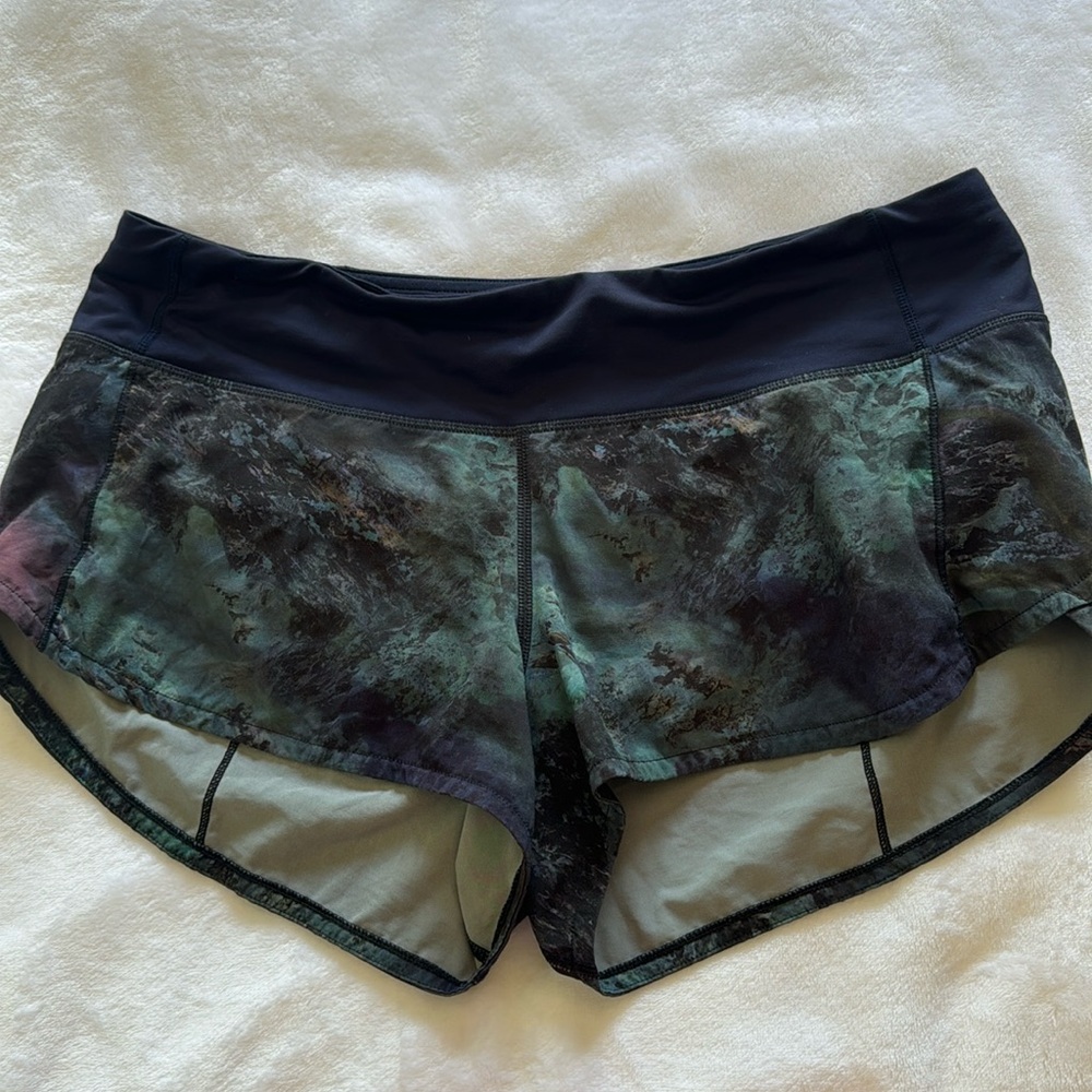 Lululemon low waisted 2.5” speed up shorts, size 6